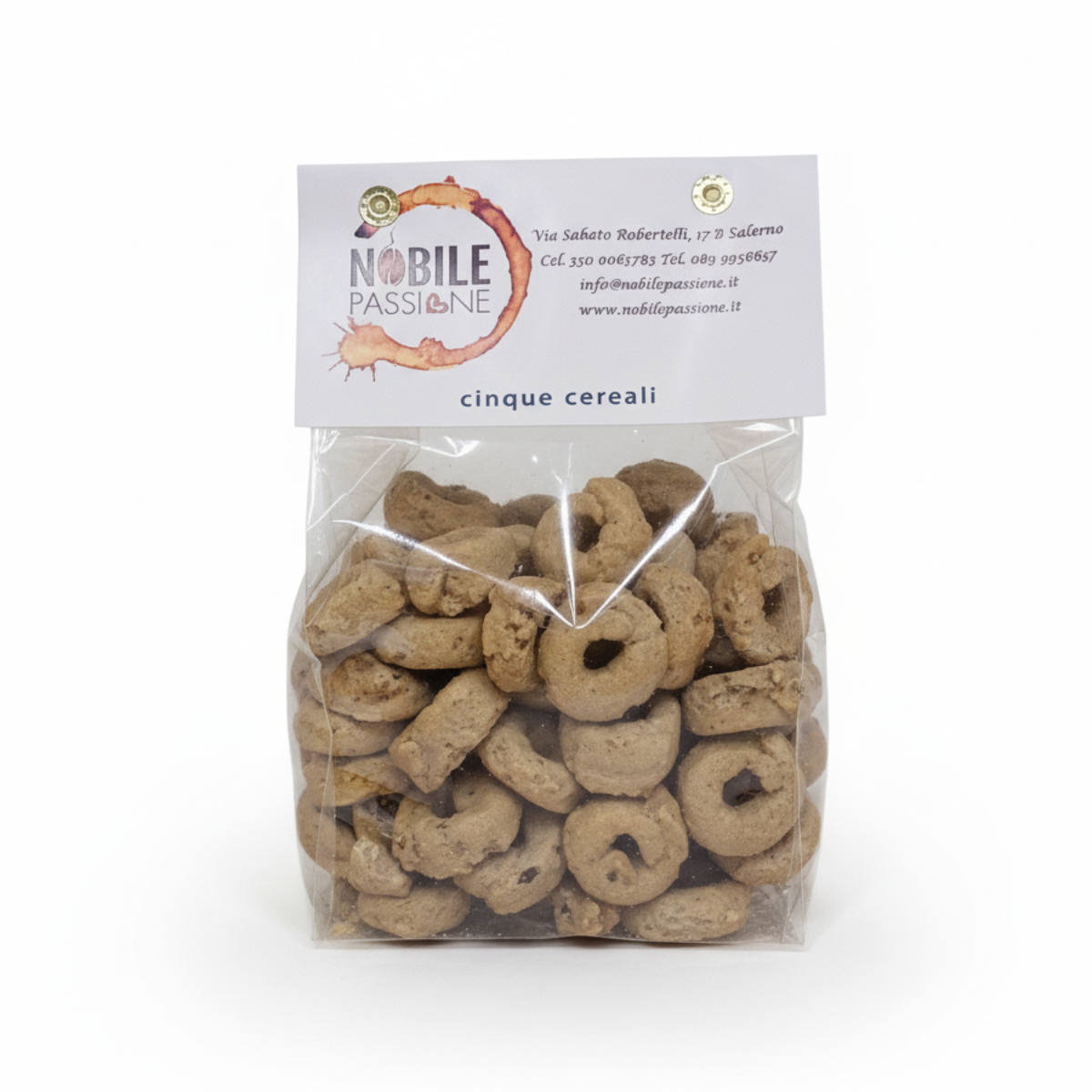 Tarallini ai 5 Cereali su fondo bianco neutro